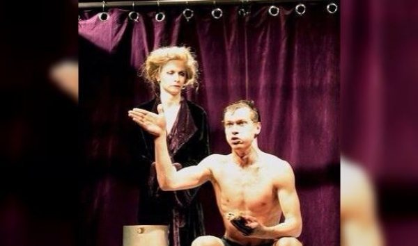 Анна Шевчук и Юрий Борисов в спектакле «Зойкина квартира»