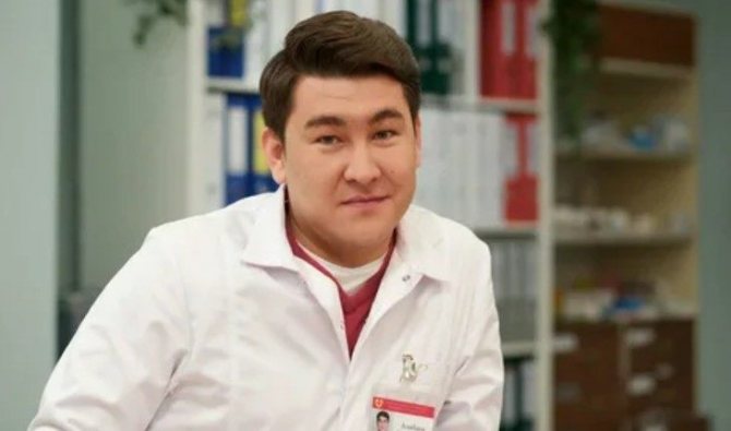 Азамат Мусагалиев в сериале «Интерны»