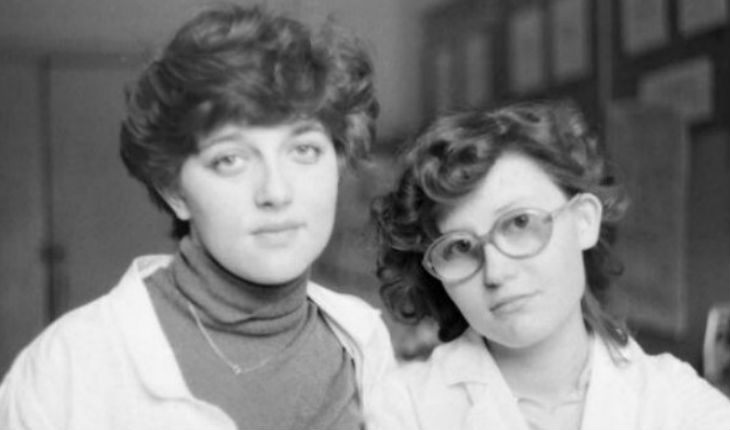 Елена Малышева в студенческие годы (справа)