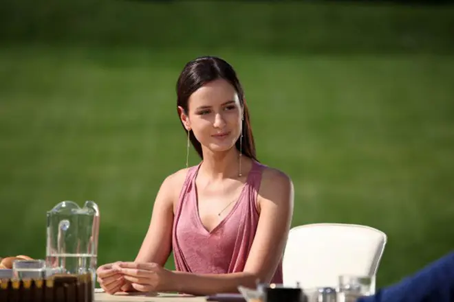 Елена Шамова в сериале «Чемпионы из подворотни»